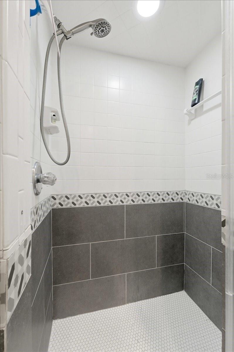 ARROWHEAD LAKE - Residential