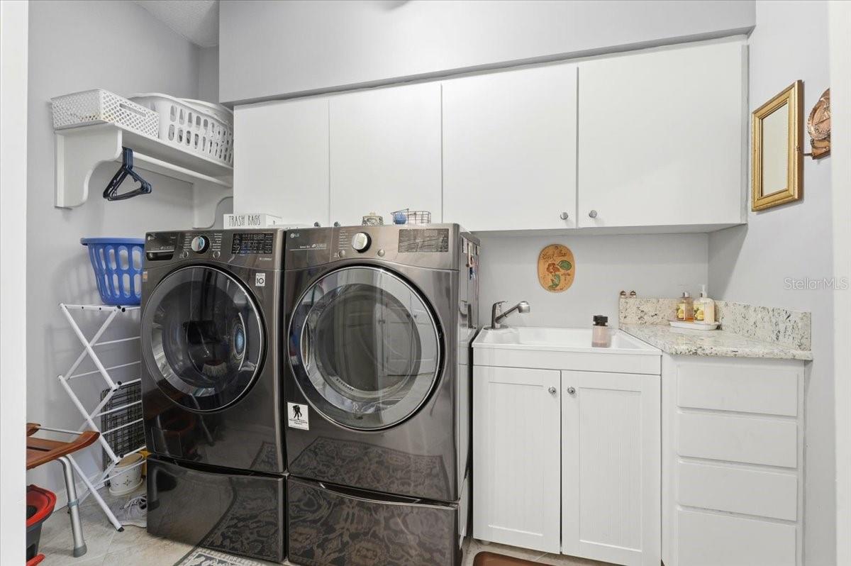 ARROWHEAD LAKE - Residential