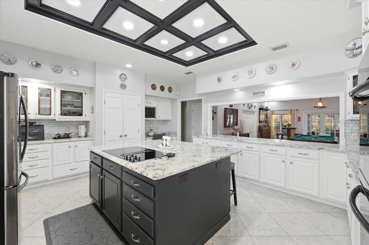 ARROWHEAD LAKE - Residential