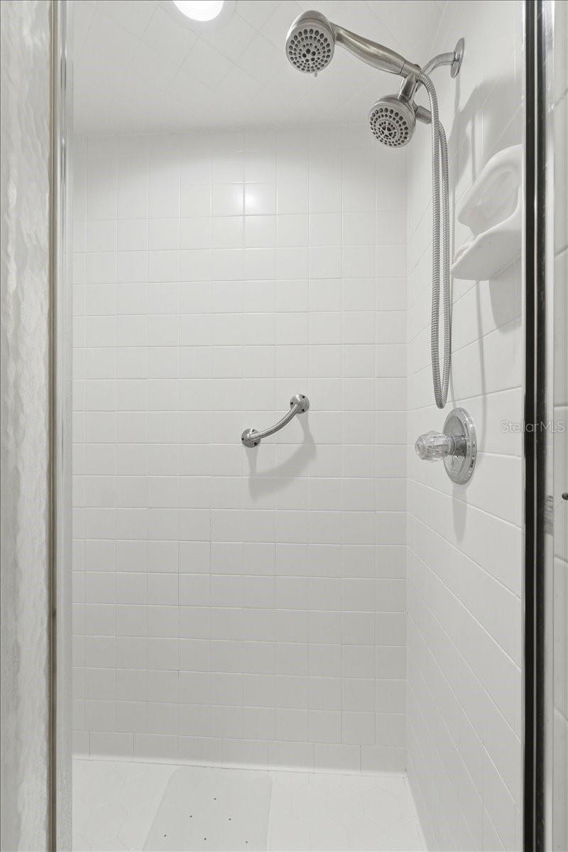 ARROWHEAD LAKE - Residential