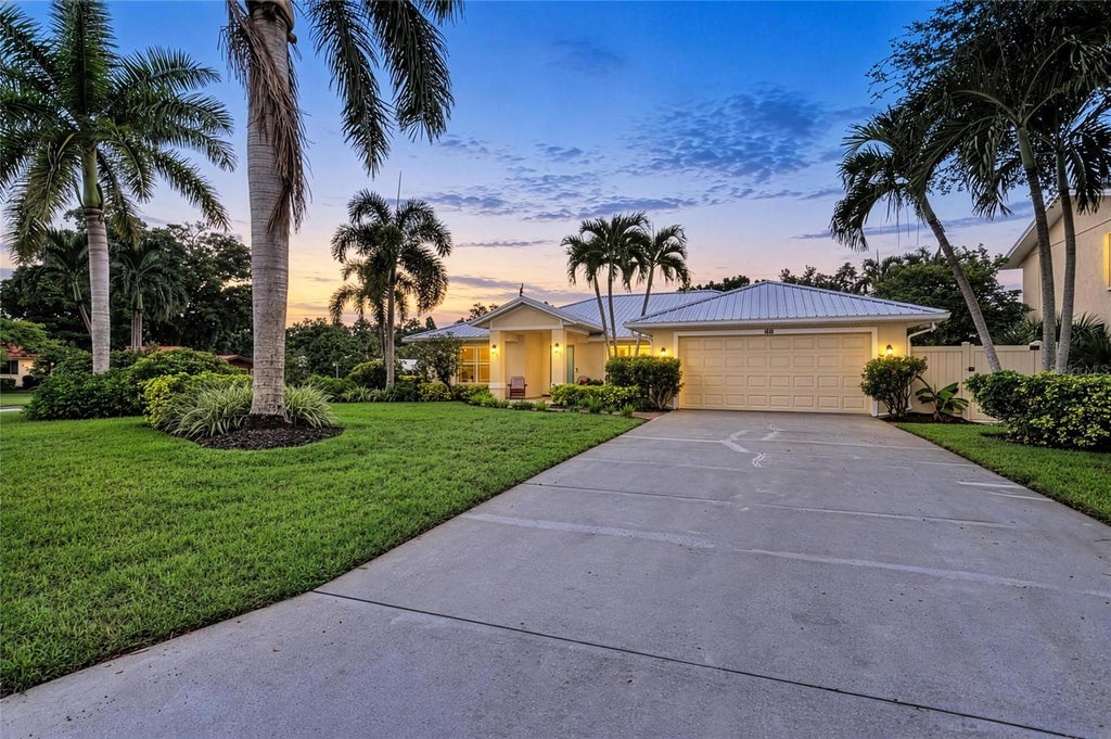 Photo of 7620 2nd Avenue W, Bradenton, FL 34209 (MLS # A4705362)