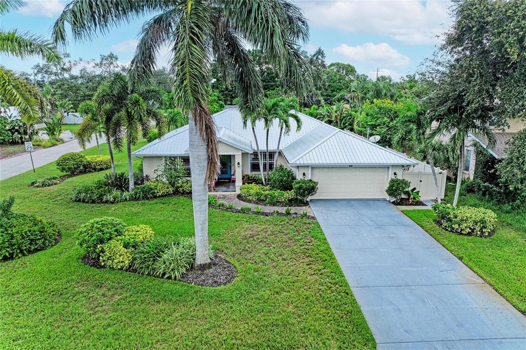Photo of 7620 2nd Avenue W, Bradenton, FL 34209 (MLS # A4705362)
