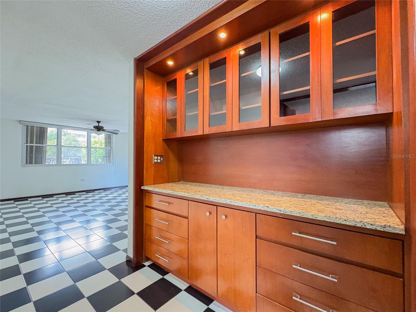 1 MADRID COND. LAKESHORE 2C