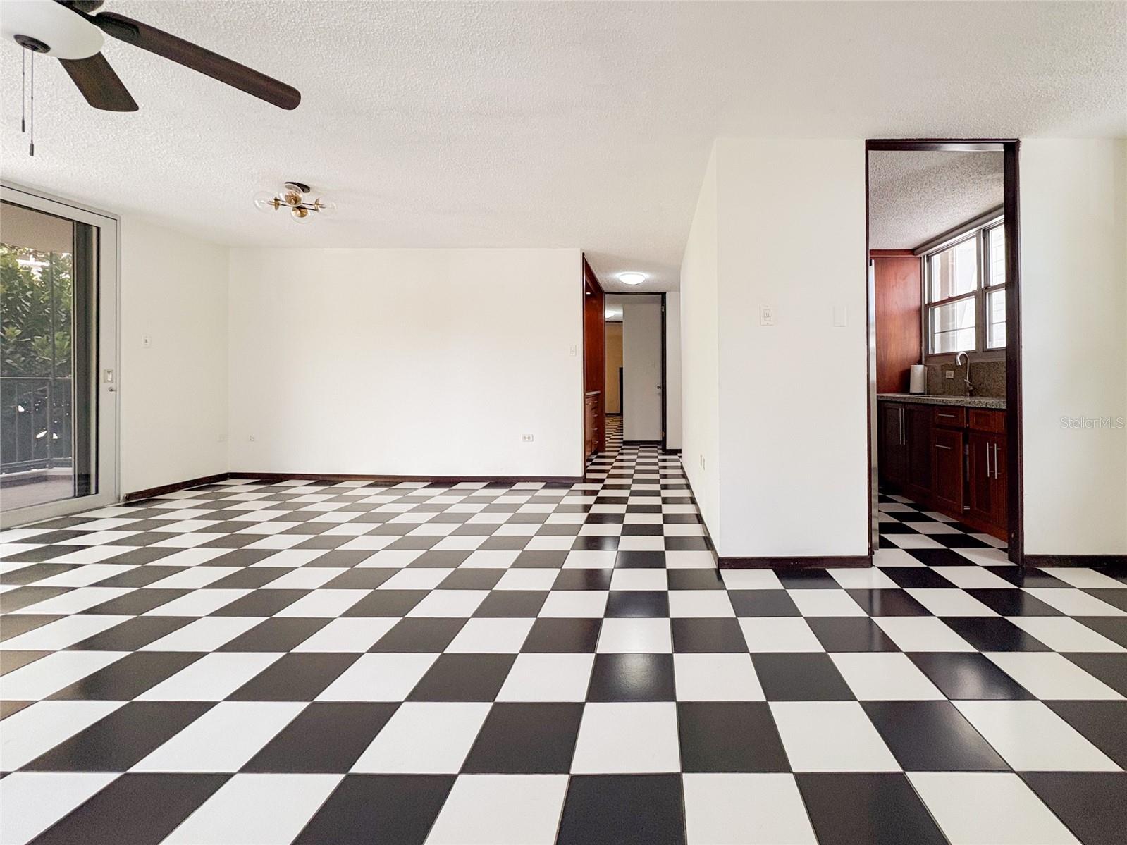 1 MADRID COND. LAKESHORE 2C