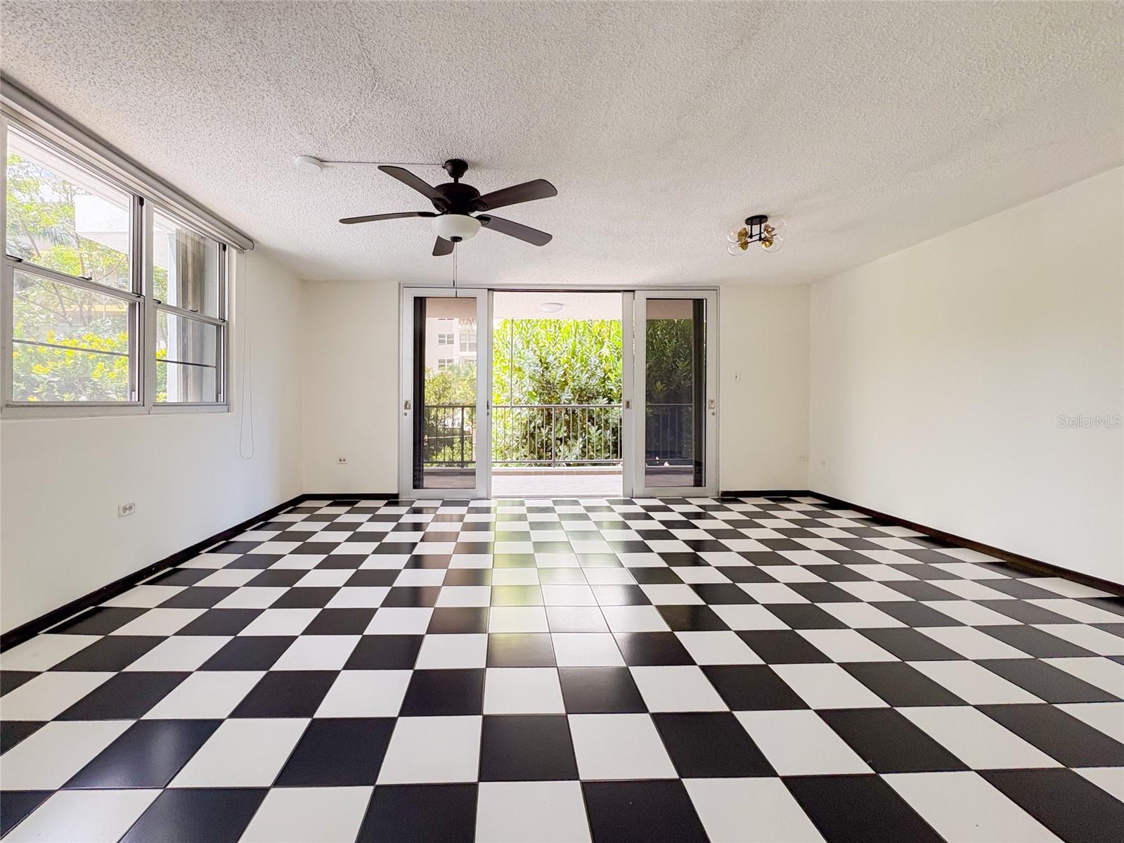 1 MADRID COND. LAKESHORE 2C