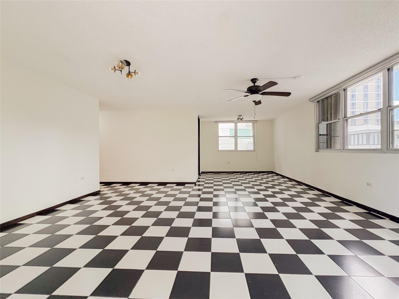 1 MADRID COND. LAKESHORE 2C