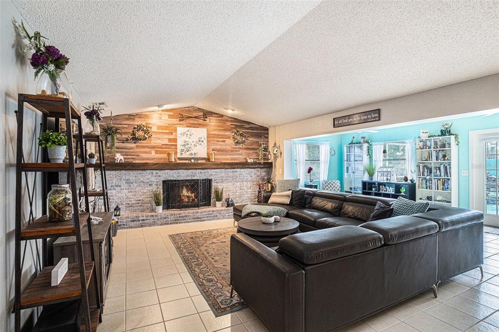 Photo of 1411 Oakwood Lane, Plant City, FL 33563 (MLS # TB8420616)