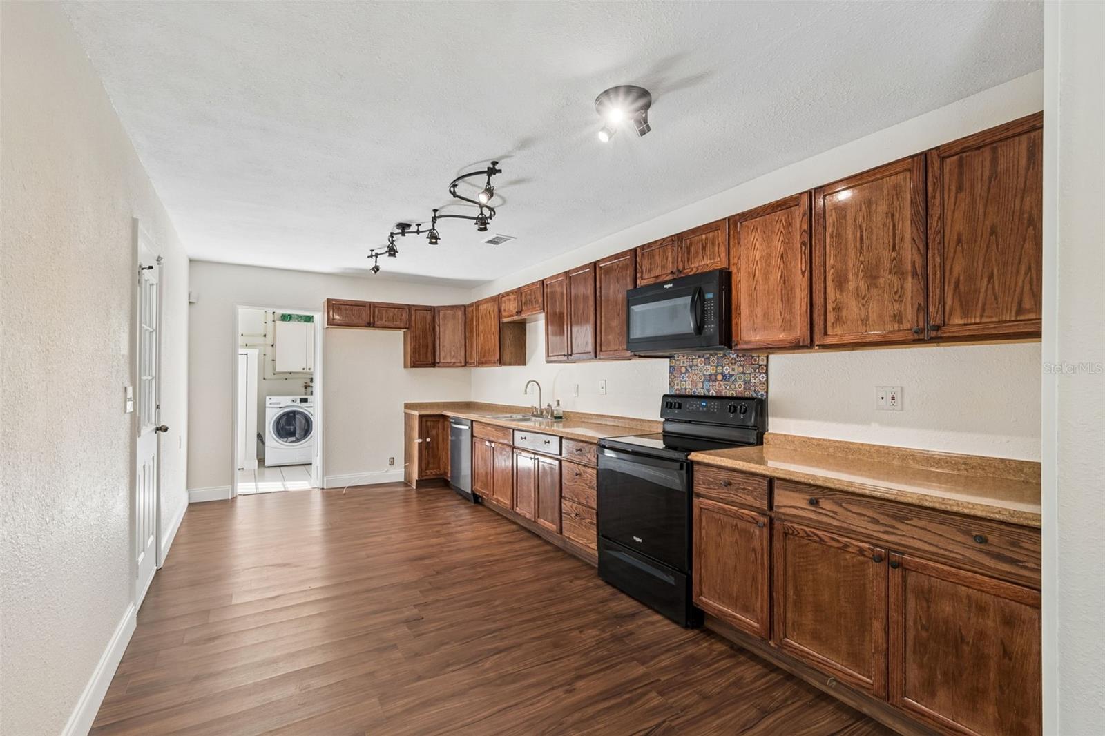 EVELYN CITY - Residential