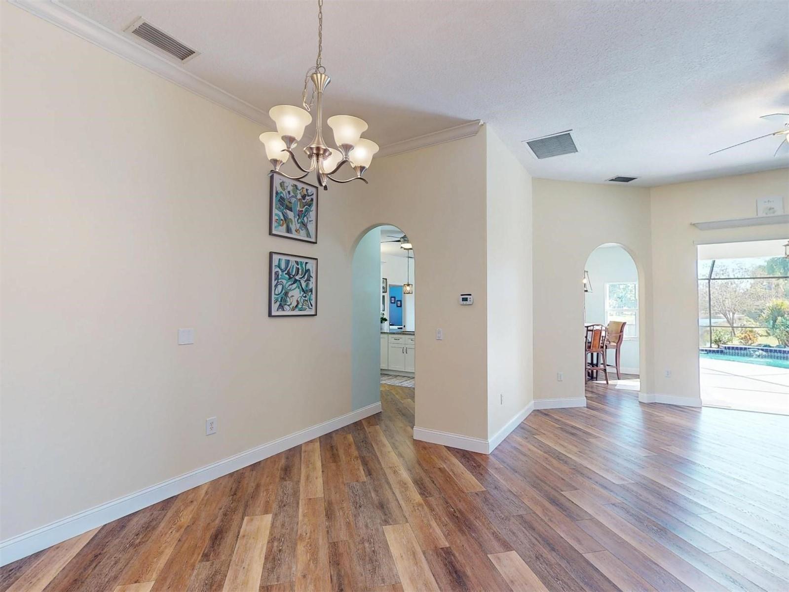 MCINTOSH LAKE - Residential