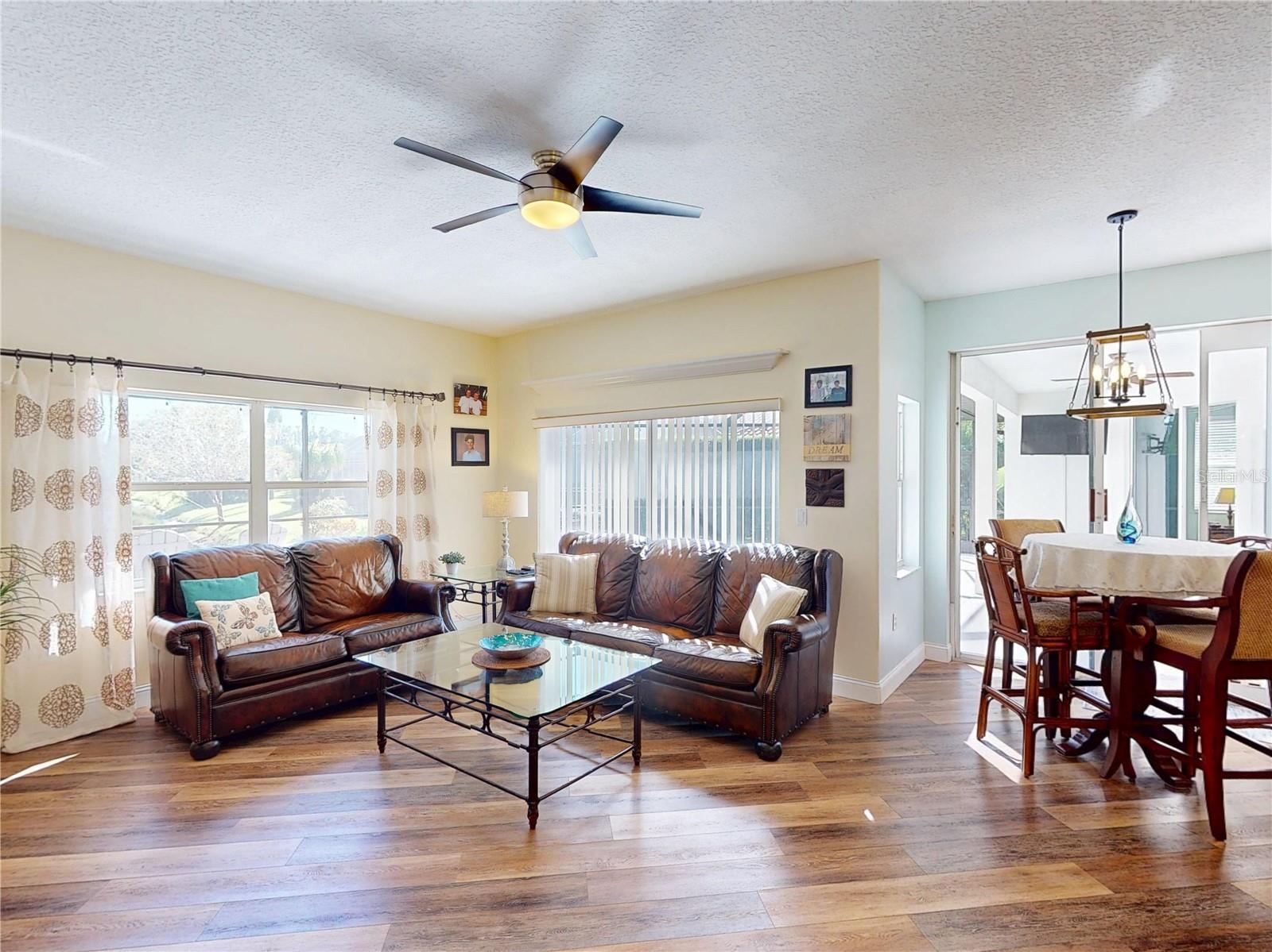 MCINTOSH LAKE - Residential