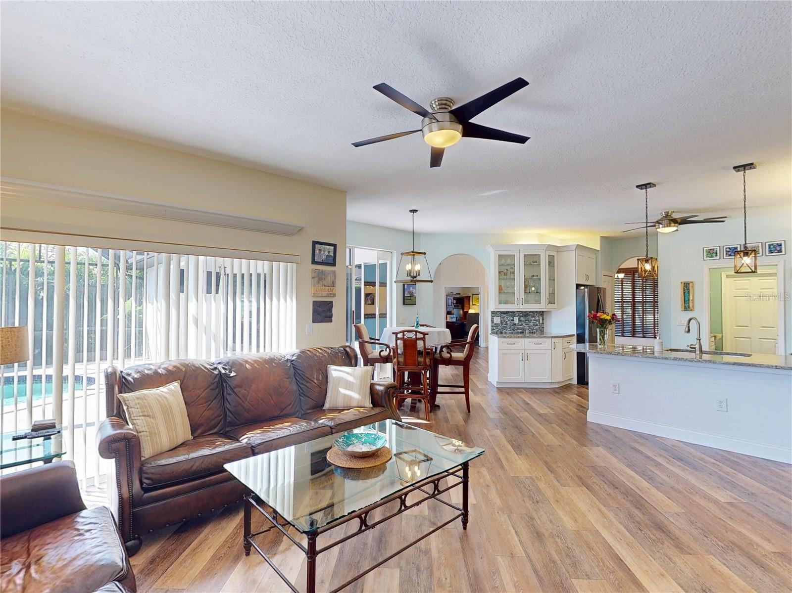 MCINTOSH LAKE - Residential