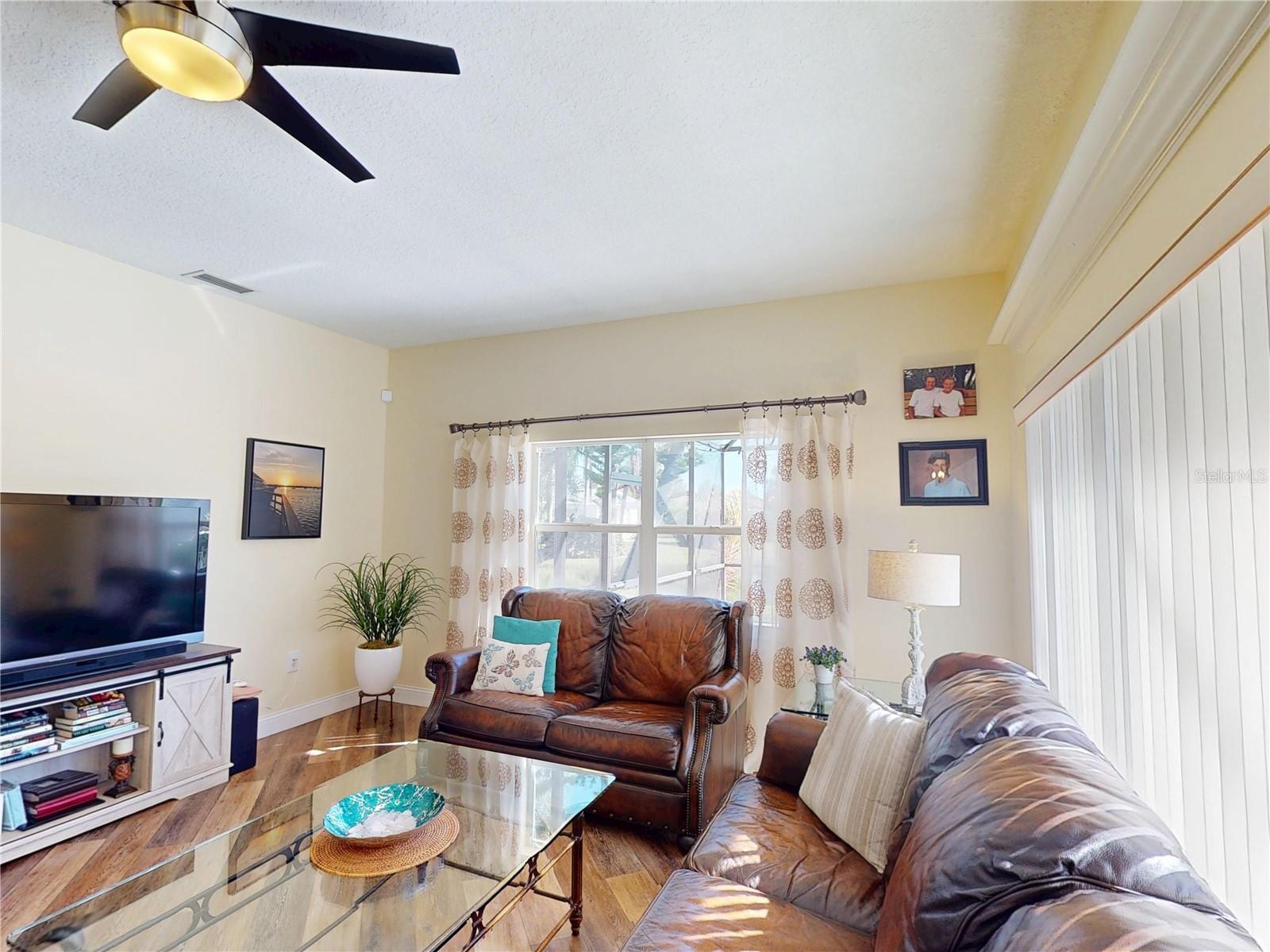 MCINTOSH LAKE - Residential