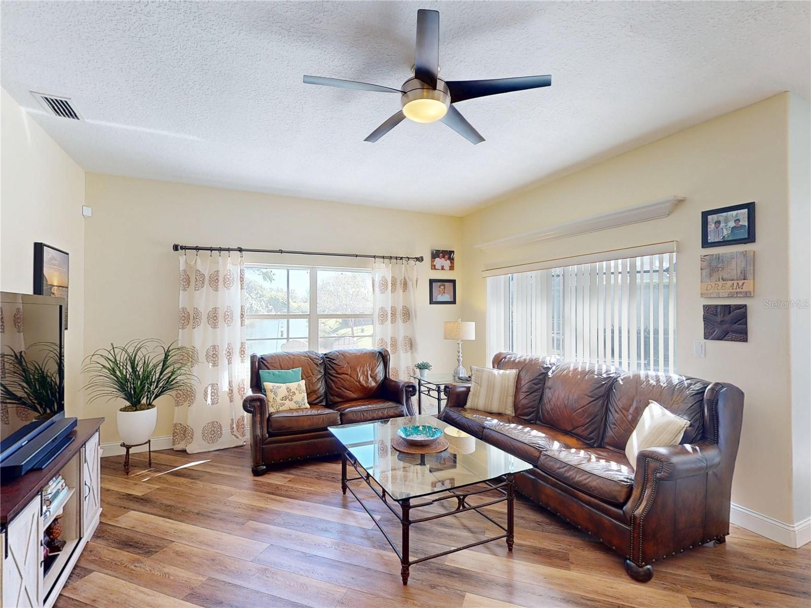 MCINTOSH LAKE - Residential