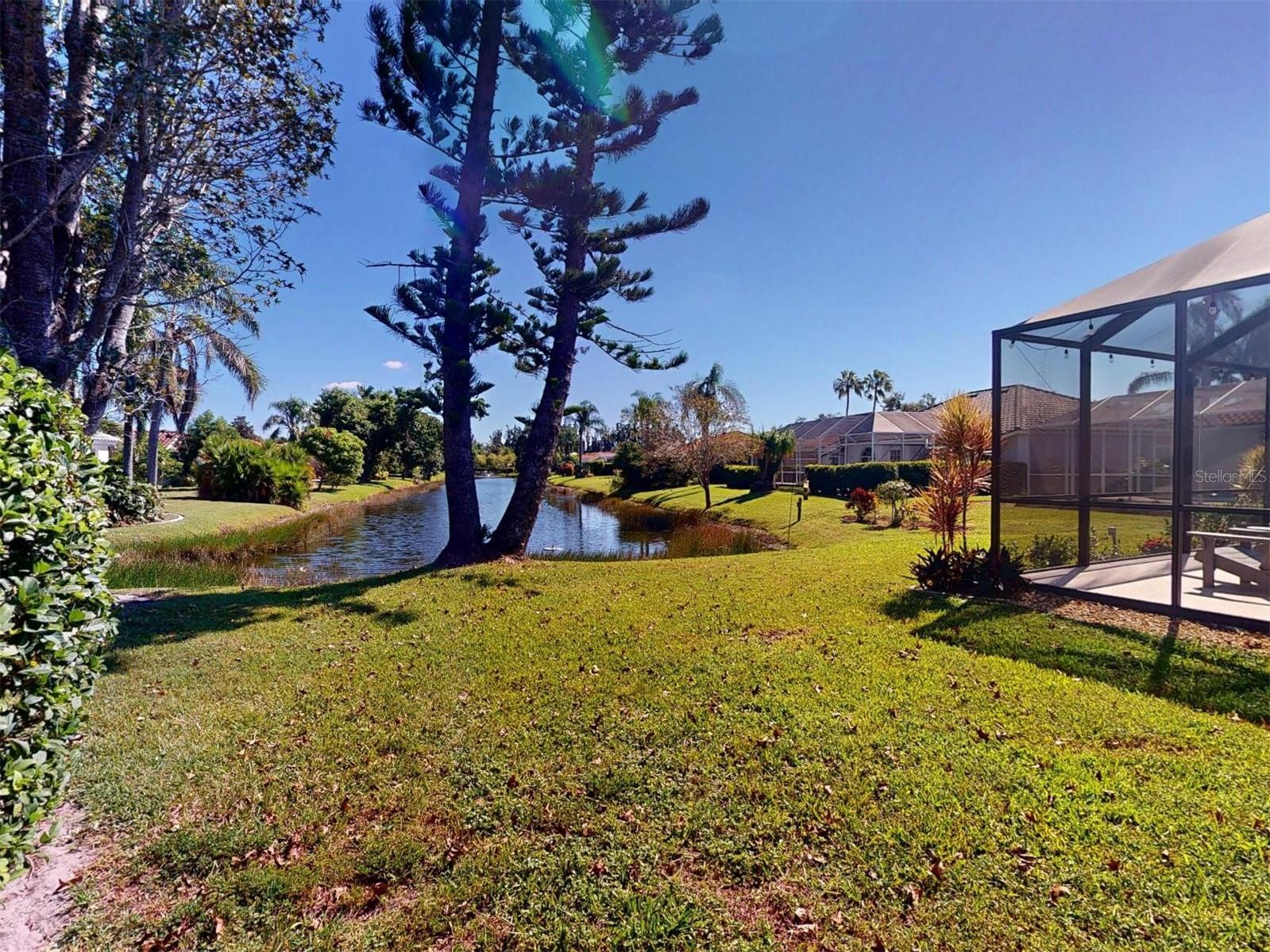 MCINTOSH LAKE - Residential