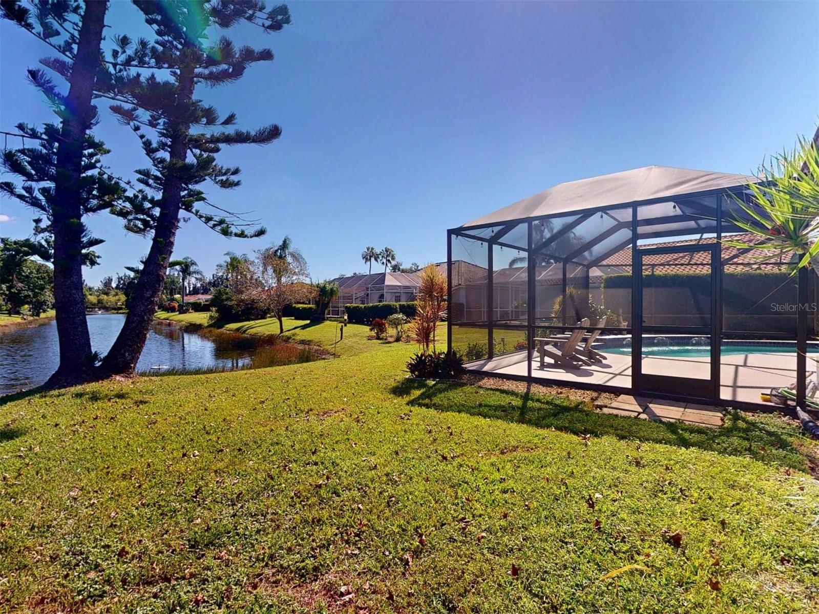 MCINTOSH LAKE - Residential