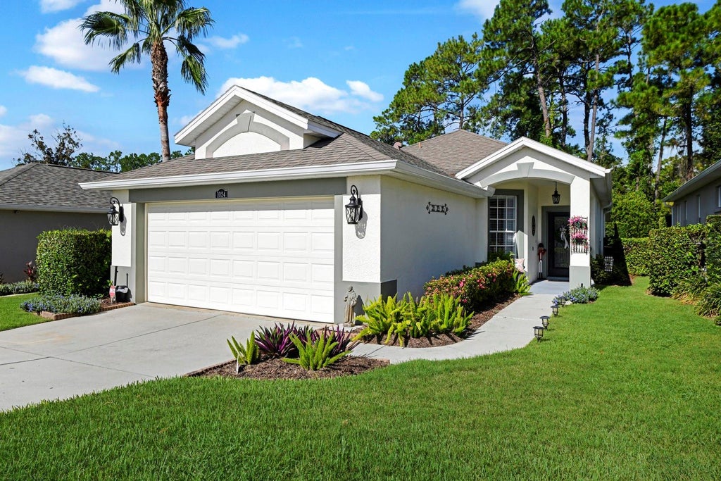Photo of 1024 Saint Ives Court, Mount Dora, FL 32757 (MLS # G5116835)