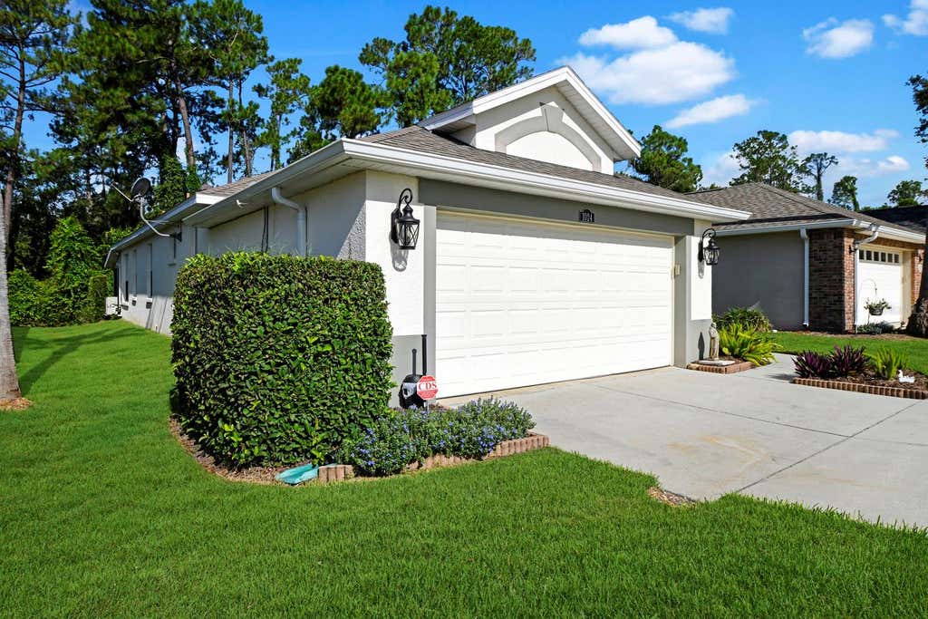 Photo of 1024 Saint Ives Court, Mount Dora, FL 32757 (MLS # G5116835)