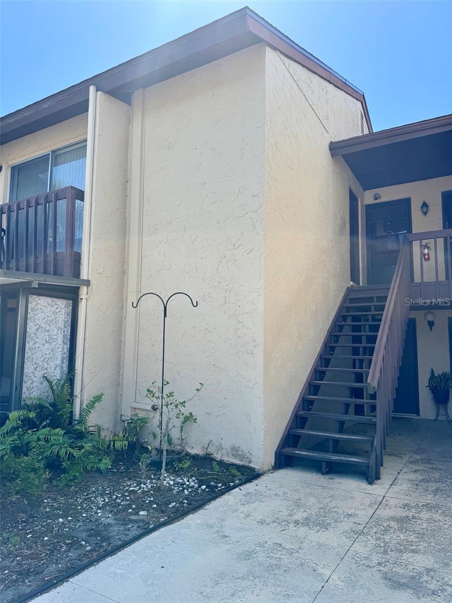 2632 HIDDEN LAKE DRIVE N E