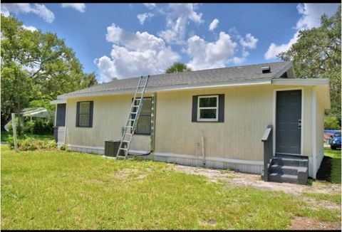 Photo of 1104 E 8th Street, Sanford, FL 32771 (MLS # O6389649)