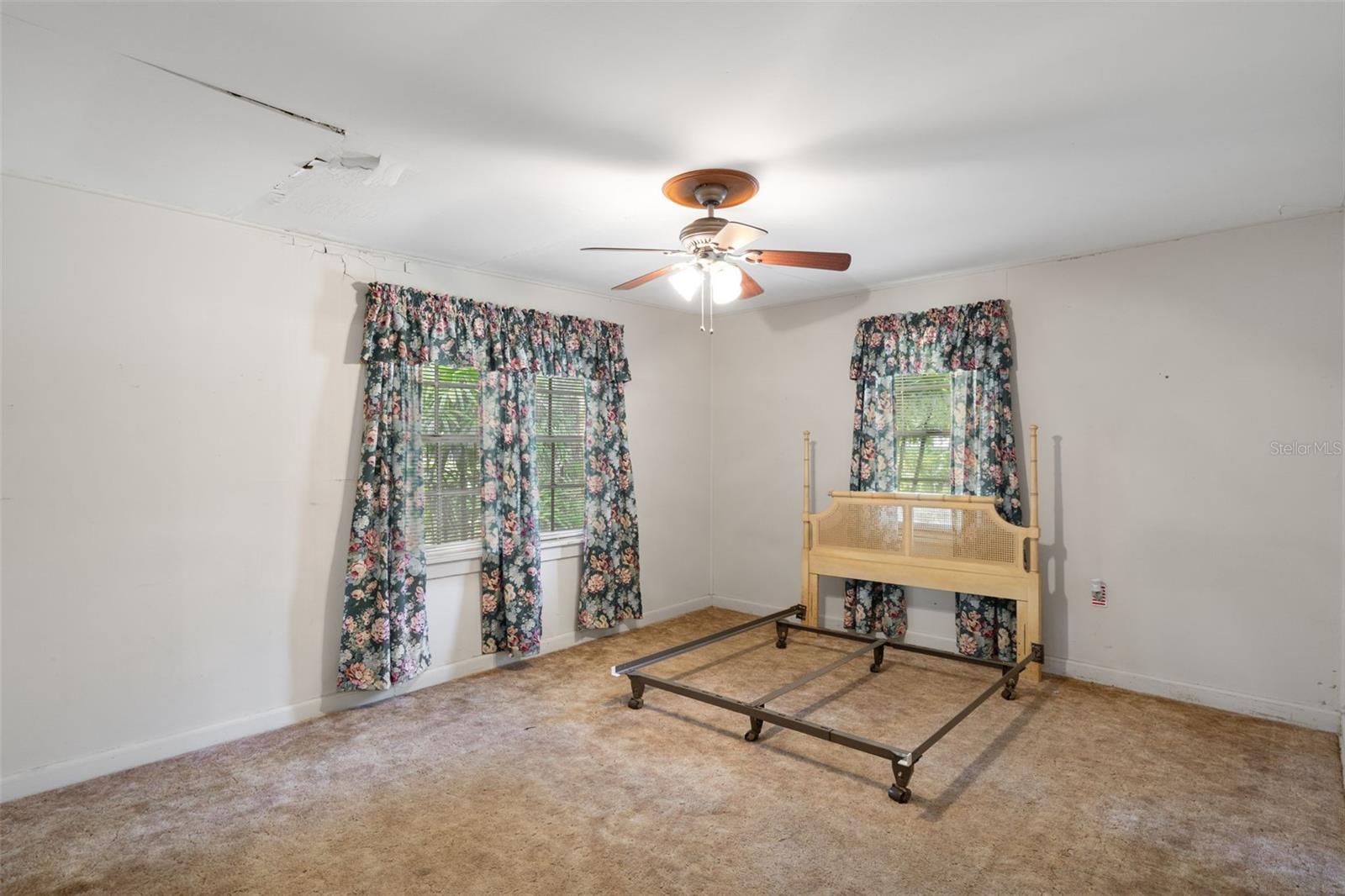 SNOW CAPS - Residential