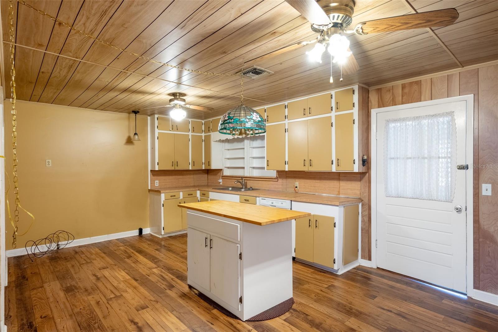 SNOW CAPS - Residential