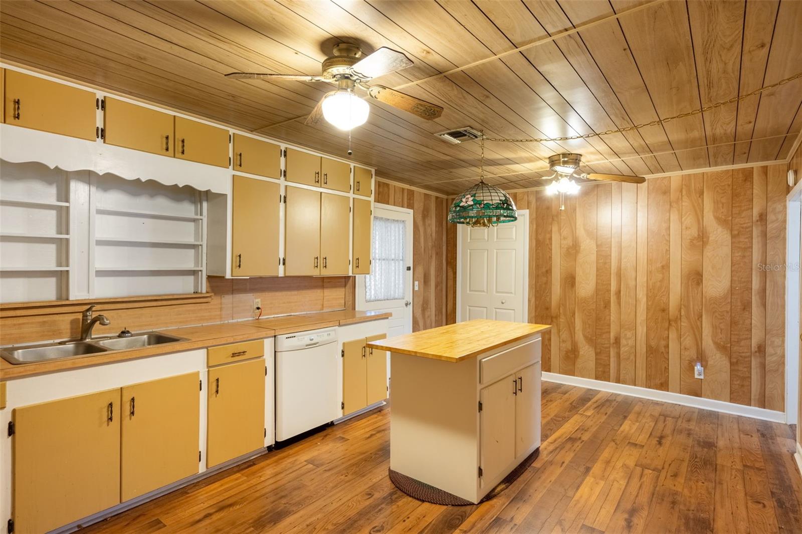 SNOW CAPS - Residential