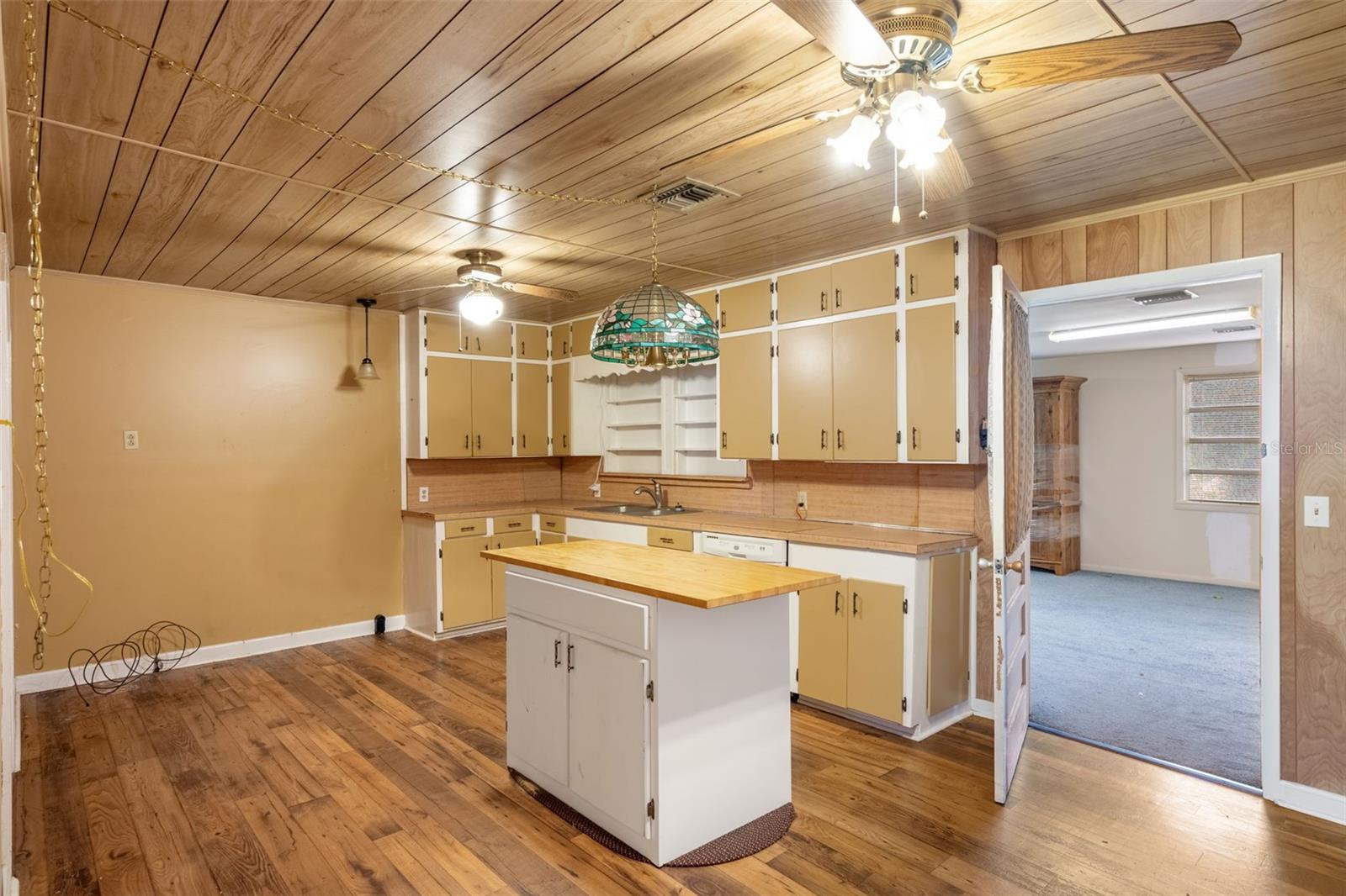 SNOW CAPS - Residential