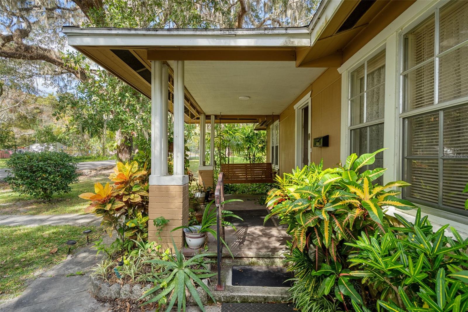 SNOW CAPS - Residential