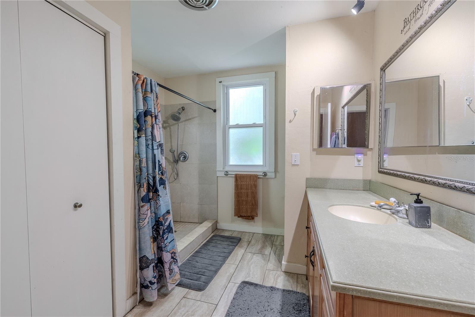 SANDY OAKS - Residential