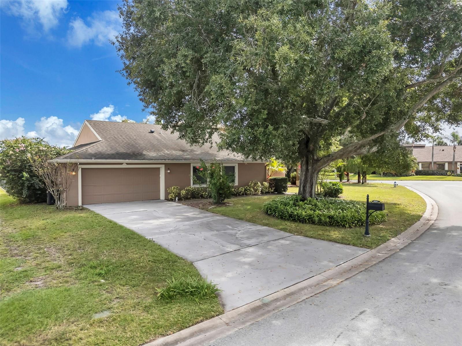 ORANGE TREE COUNTRY CLUB - Residential