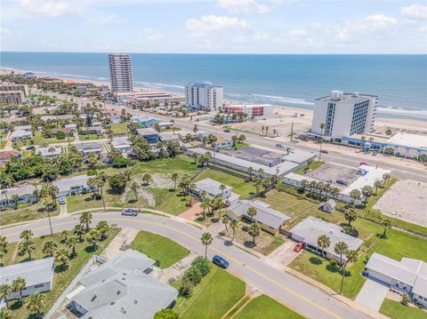 A home in DAYTONA BEACH