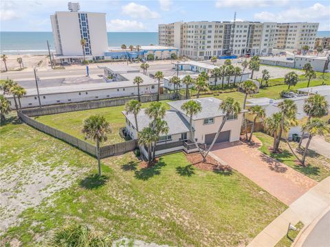 A home in DAYTONA BEACH