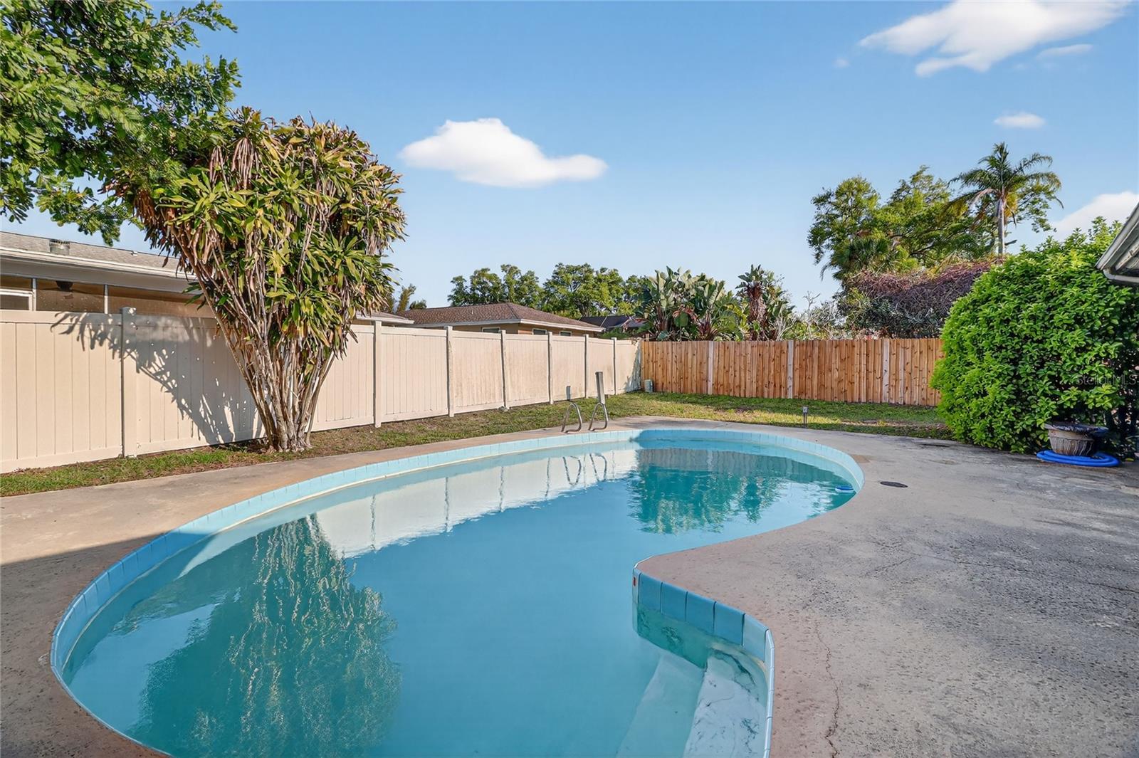 DEL ORO GROVES 1ST ADD LOT 113 - Residential