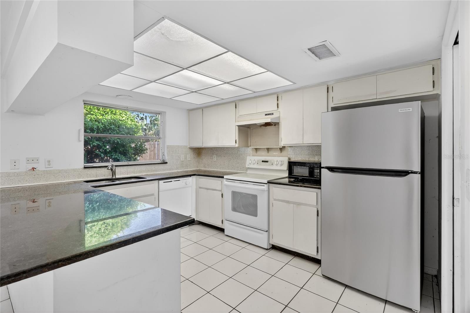 DEL ORO GROVES 1ST ADD LOT 113 - Residential