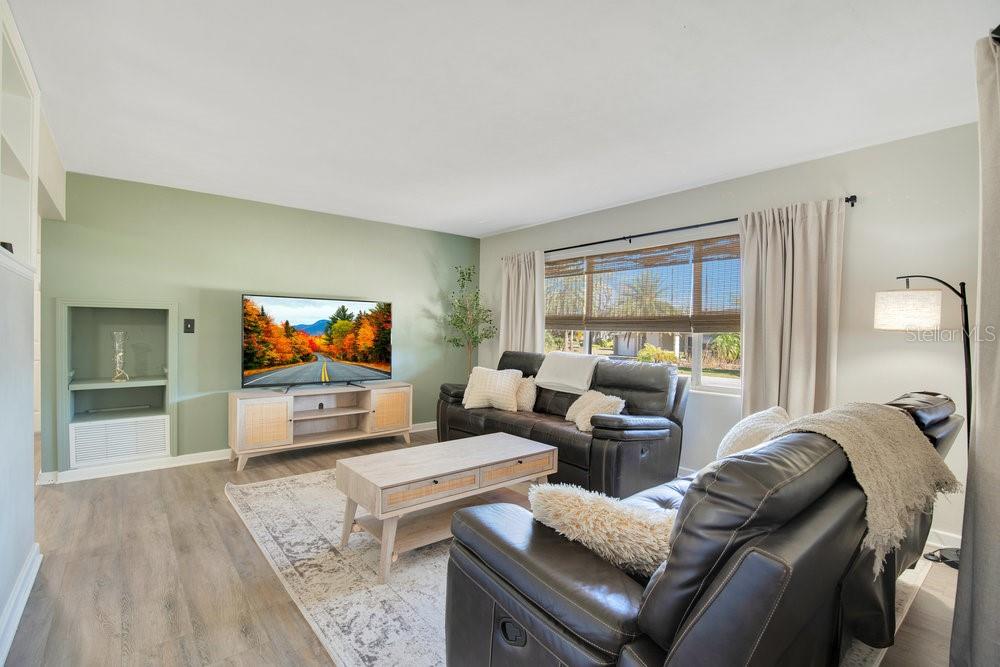33 SUNSET DRIVE