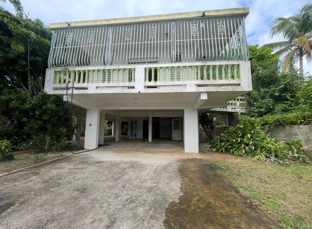 Investment Opportunity in Vieques, PR!!!
Spacious two-level residence with 1,377 sq ft of construction on a flat lot fully fence of 1,400 sq mts with fruit trees and palm trees. Features with three spacious bedrooms, 2 comfortable bathrooms and a spacious kitchen. Excellent opportunity for investment, vacation home, or primary residence!!! This property is in excellent condition (includes construction plans), just 6 minutes from Esperanza Beach, 9 minutes from Sun Bay Beach, and 10 minutes from Caracas Beach. Built in 1998 with parking on the first level and the main residence on the second level. In addition to stairs, features with a ramp on the side for access to the second floor and tall ceilings. It includes a spacious laundry area, water cistern, solar water heater, and storm shutters. The home also comes with a refrigerator, stove, microwave, freezer, and a bedroom set in the master room. Located in a quiet area, only 7 minutes from the ferry terminal.