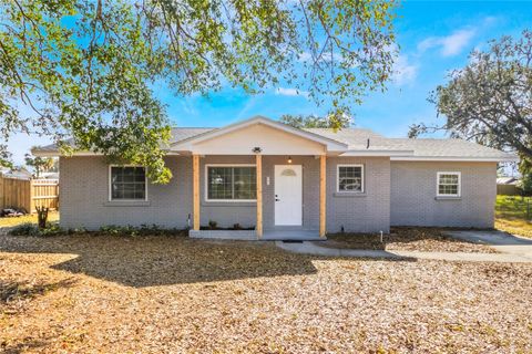 A home in LAKE ALFRED