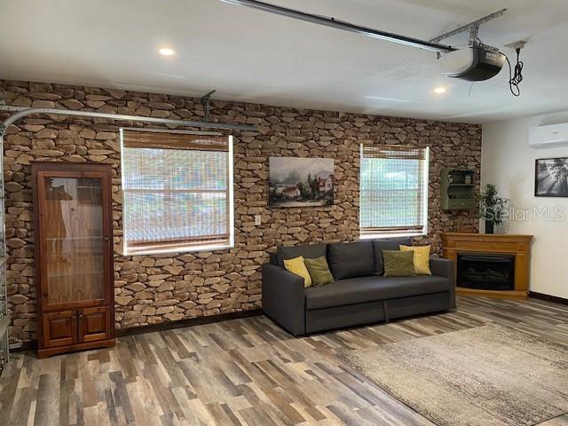RAINBOW LAKES ESTATE - Residential Lease