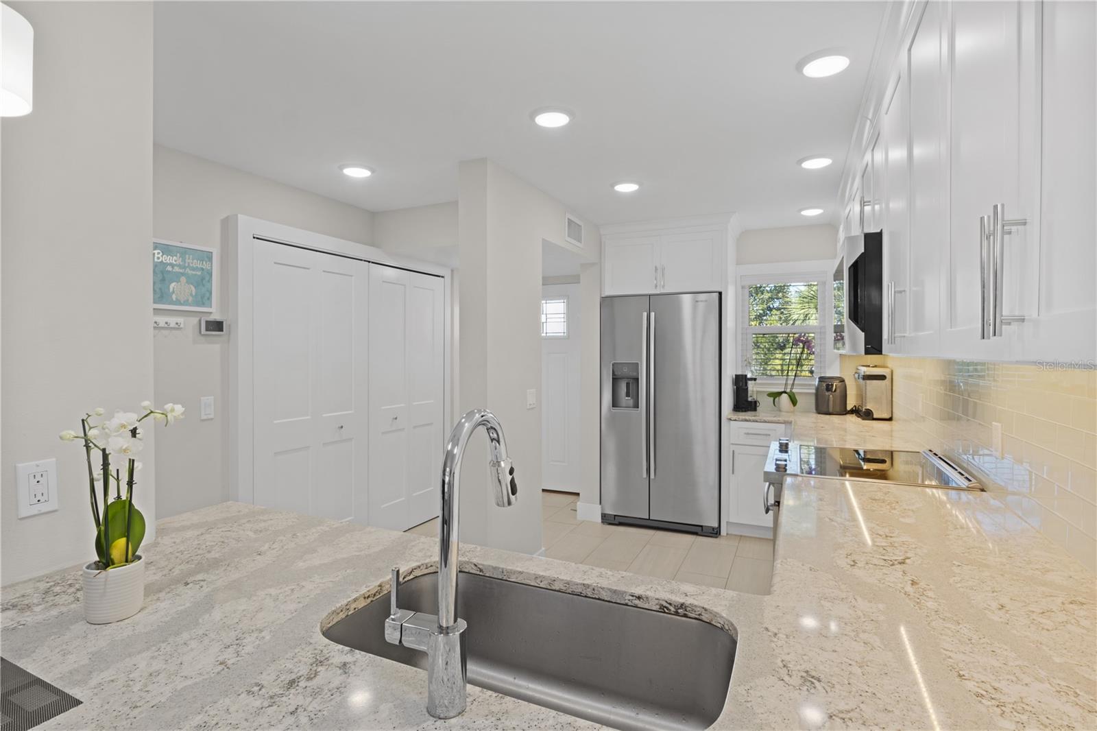 SUN PLAZA WEST - Residential