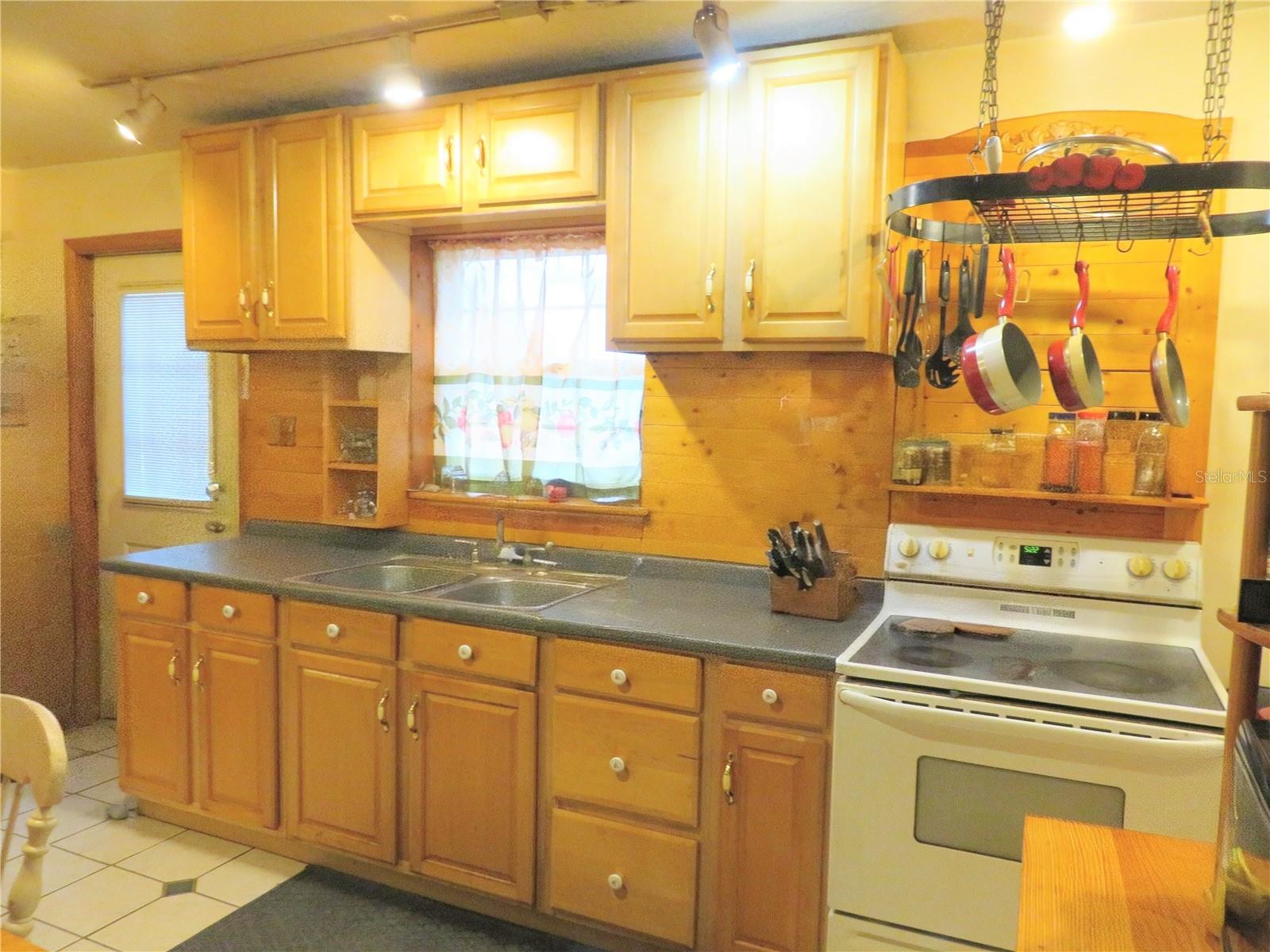 OWEN LAKE - Residential