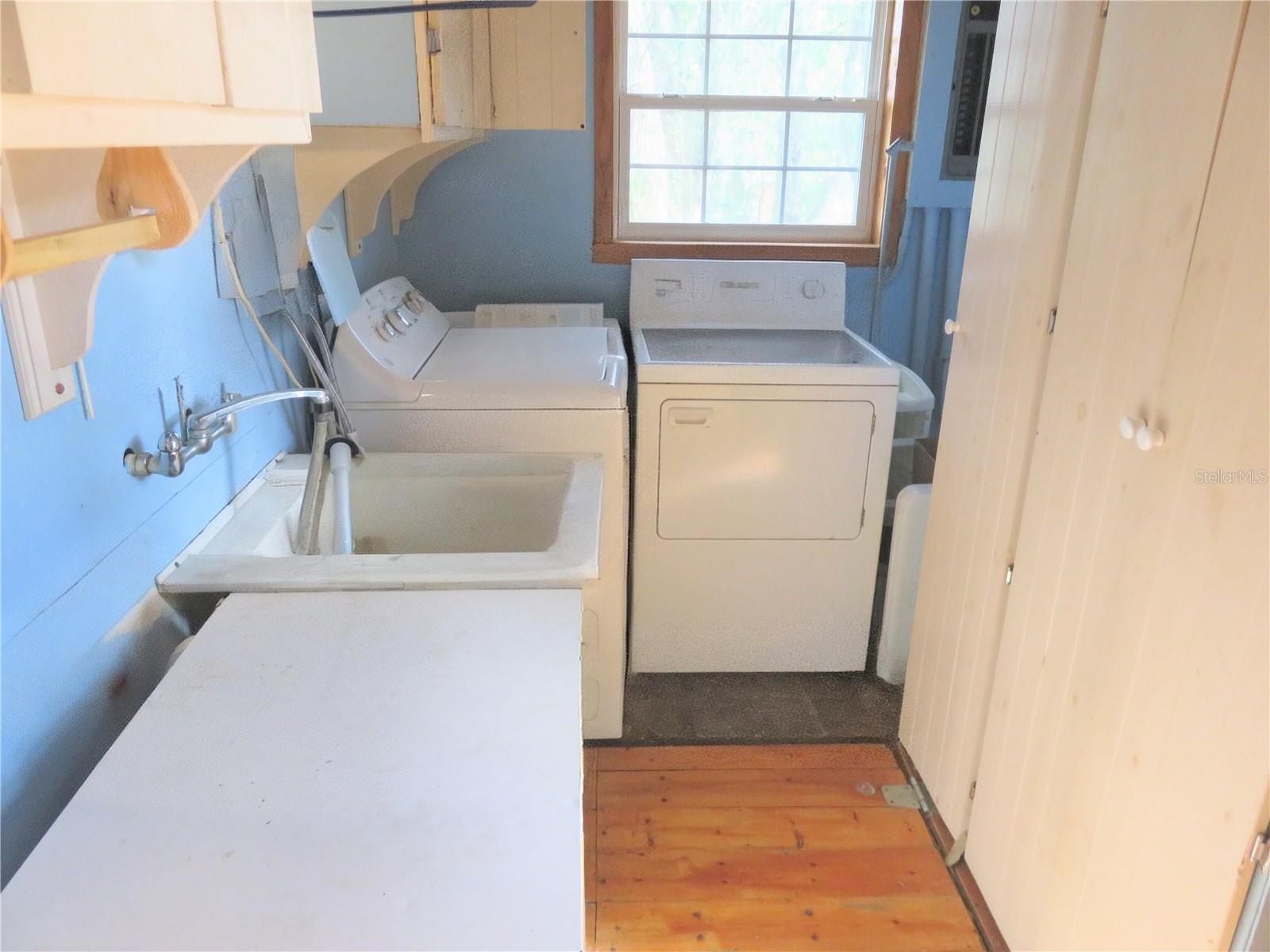 OWEN LAKE - Residential