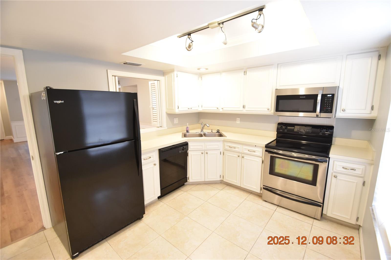 THE GRAND AT OLDE CARROLLWOOD - Residential Lease