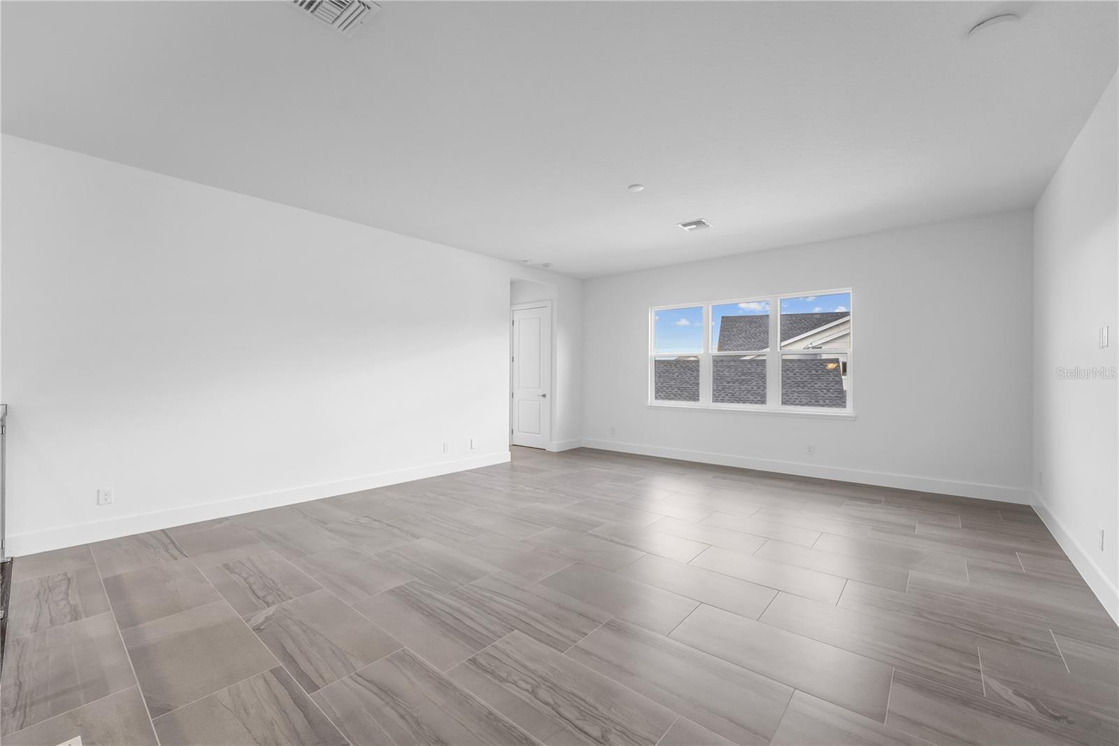 LAUREL POINTE PH 2 - Residential