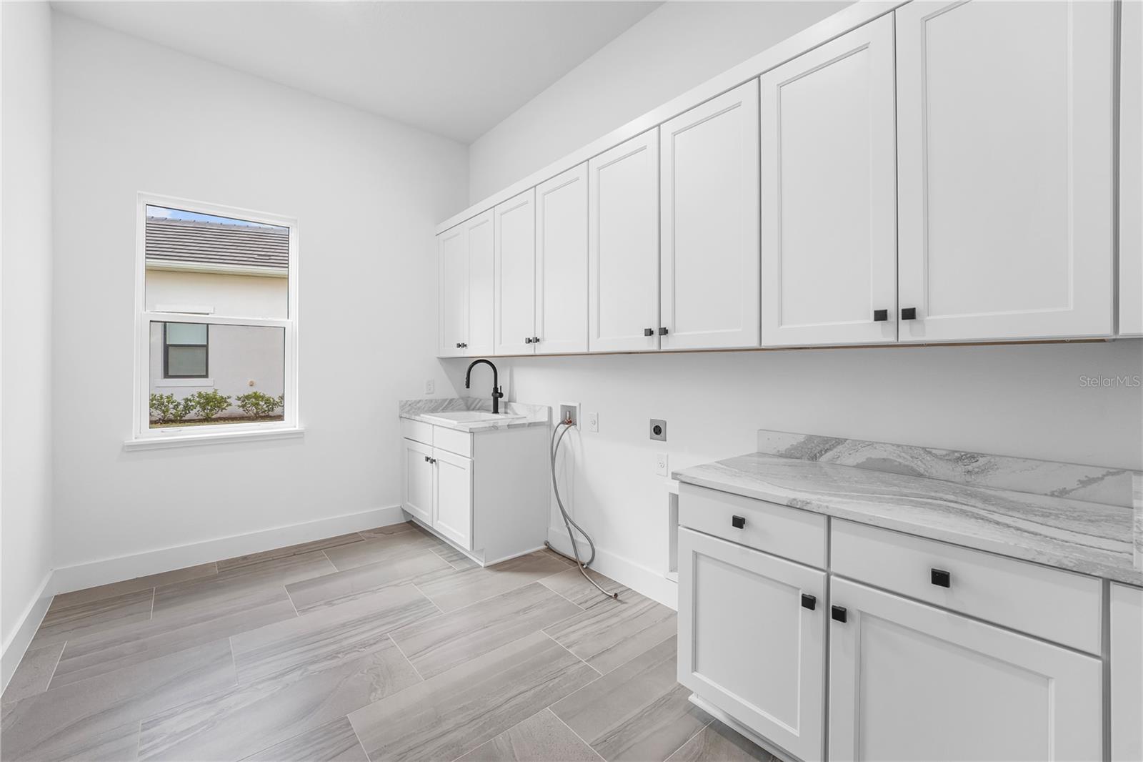 LAUREL POINTE PH 2 - Residential