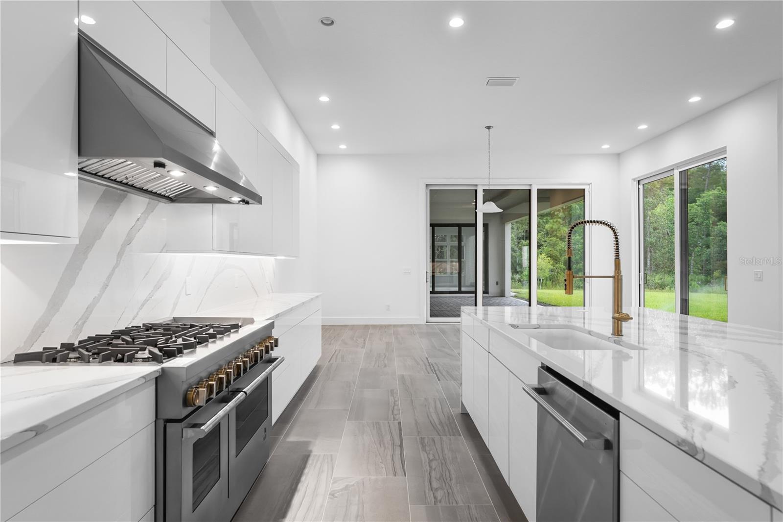 LAUREL POINTE PH 2 - Residential