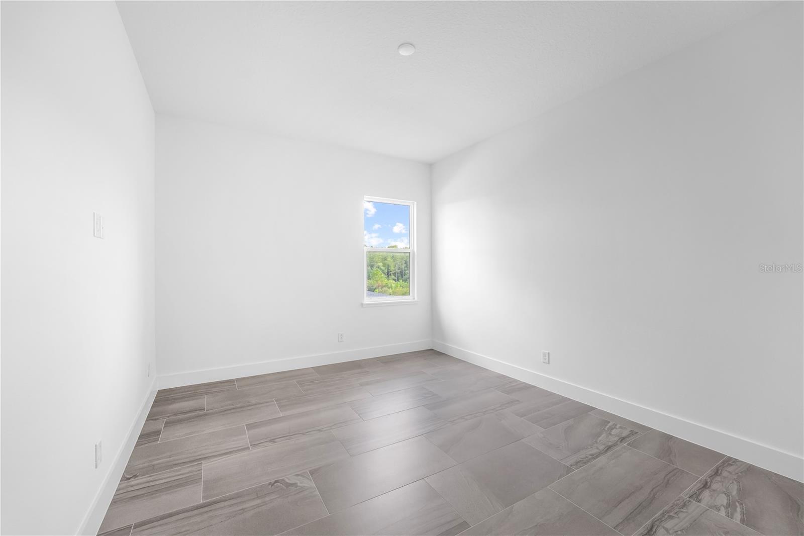 LAUREL POINTE PH 2 - Residential