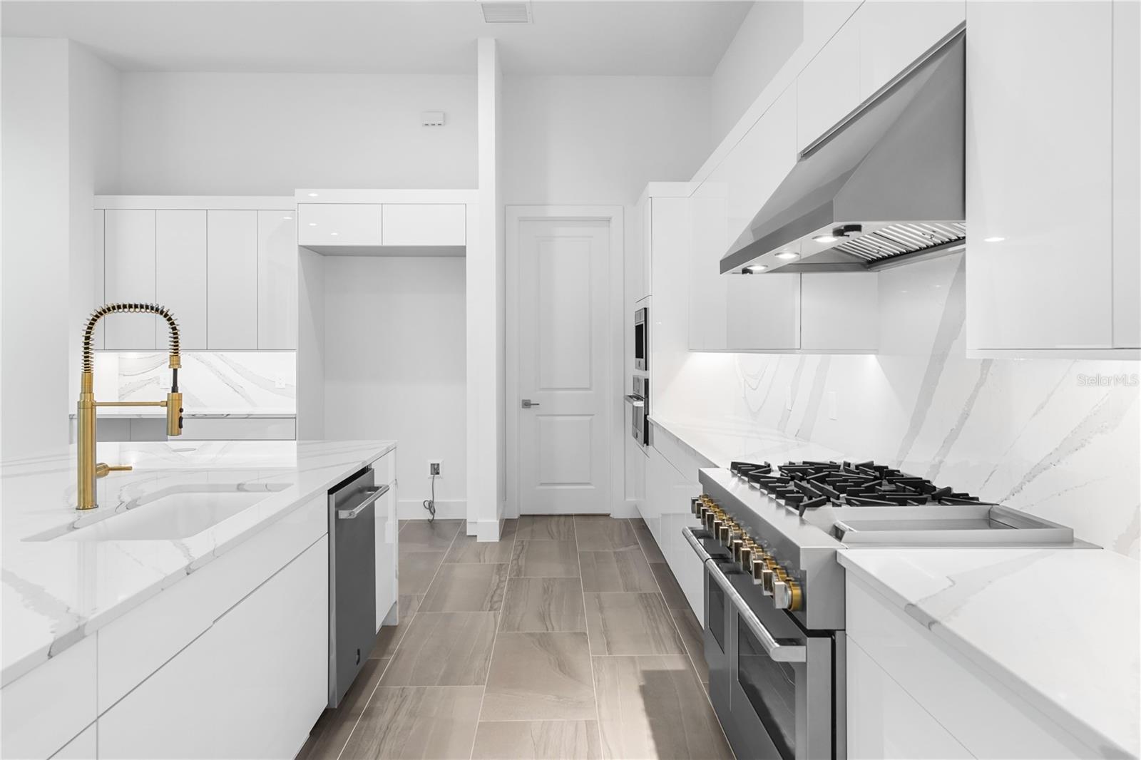 LAUREL POINTE PH 2 - Residential