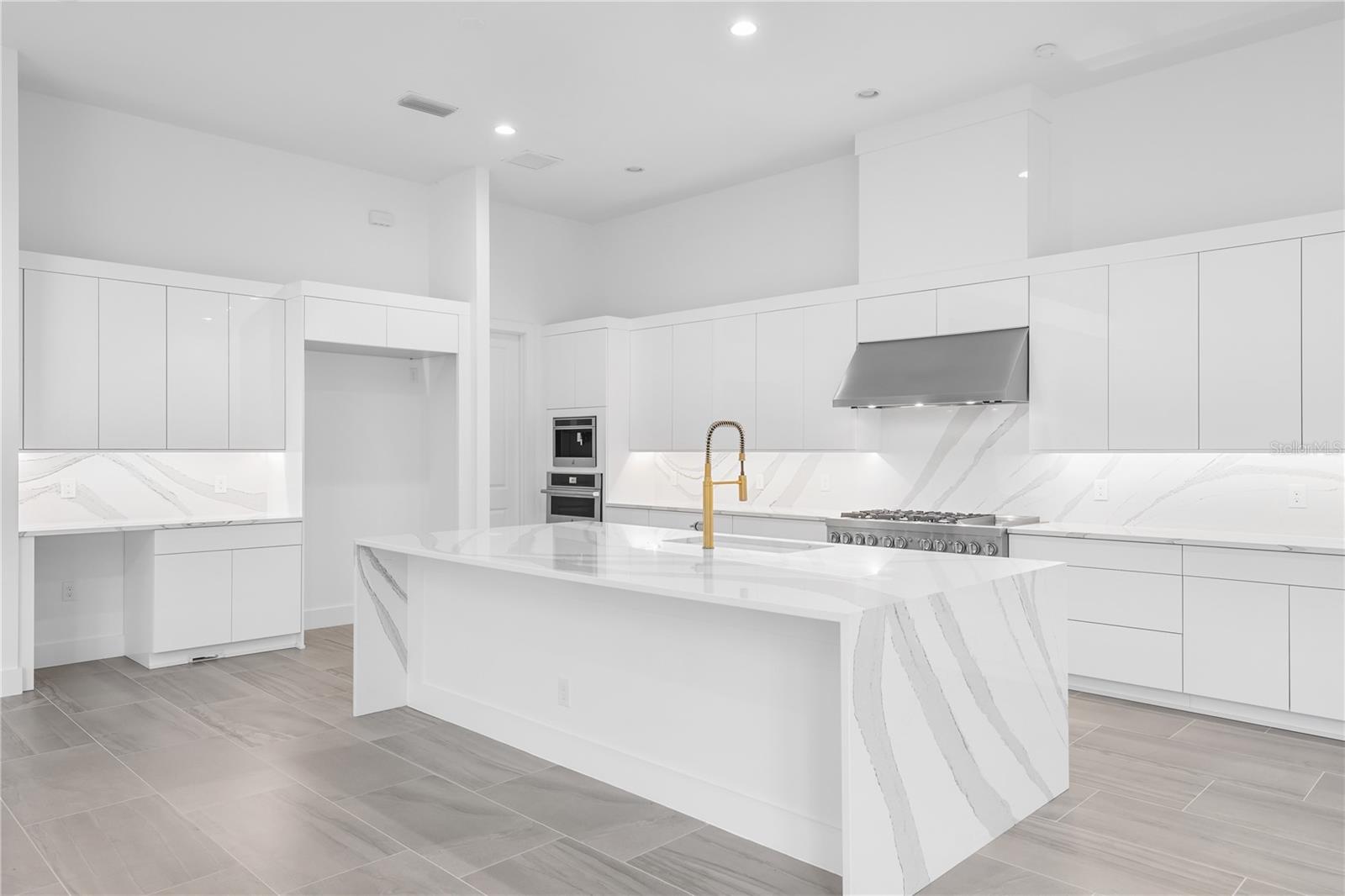 LAUREL POINTE PH 2 - Residential