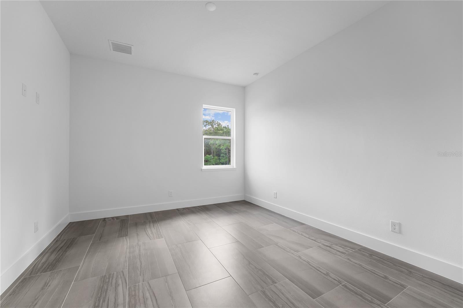 LAUREL POINTE PH 2 - Residential