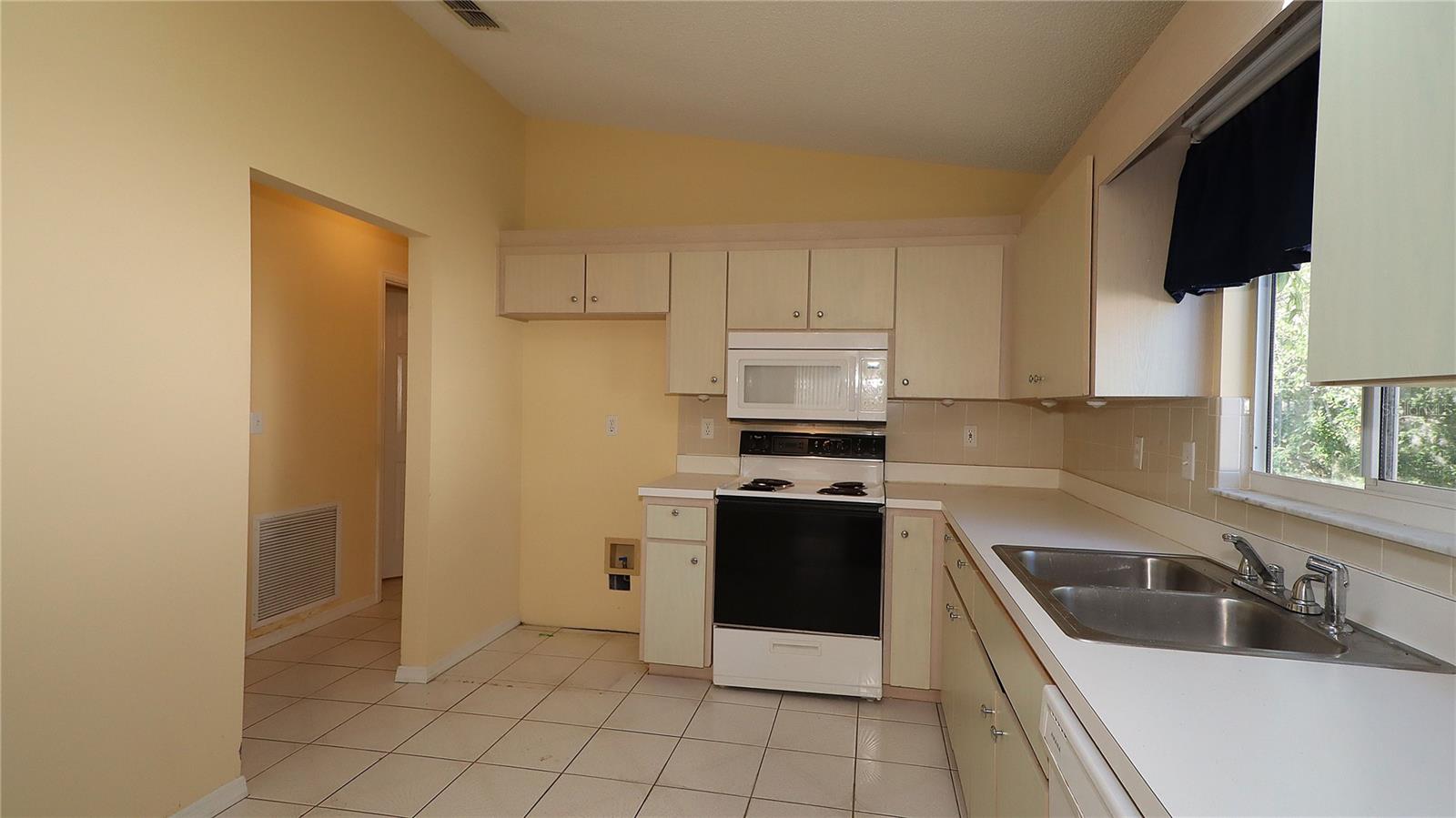 SPRUCE CREEK SOUTH - Residential